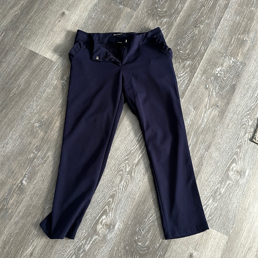 Ankle navy blue slacks with ruffle pockets
